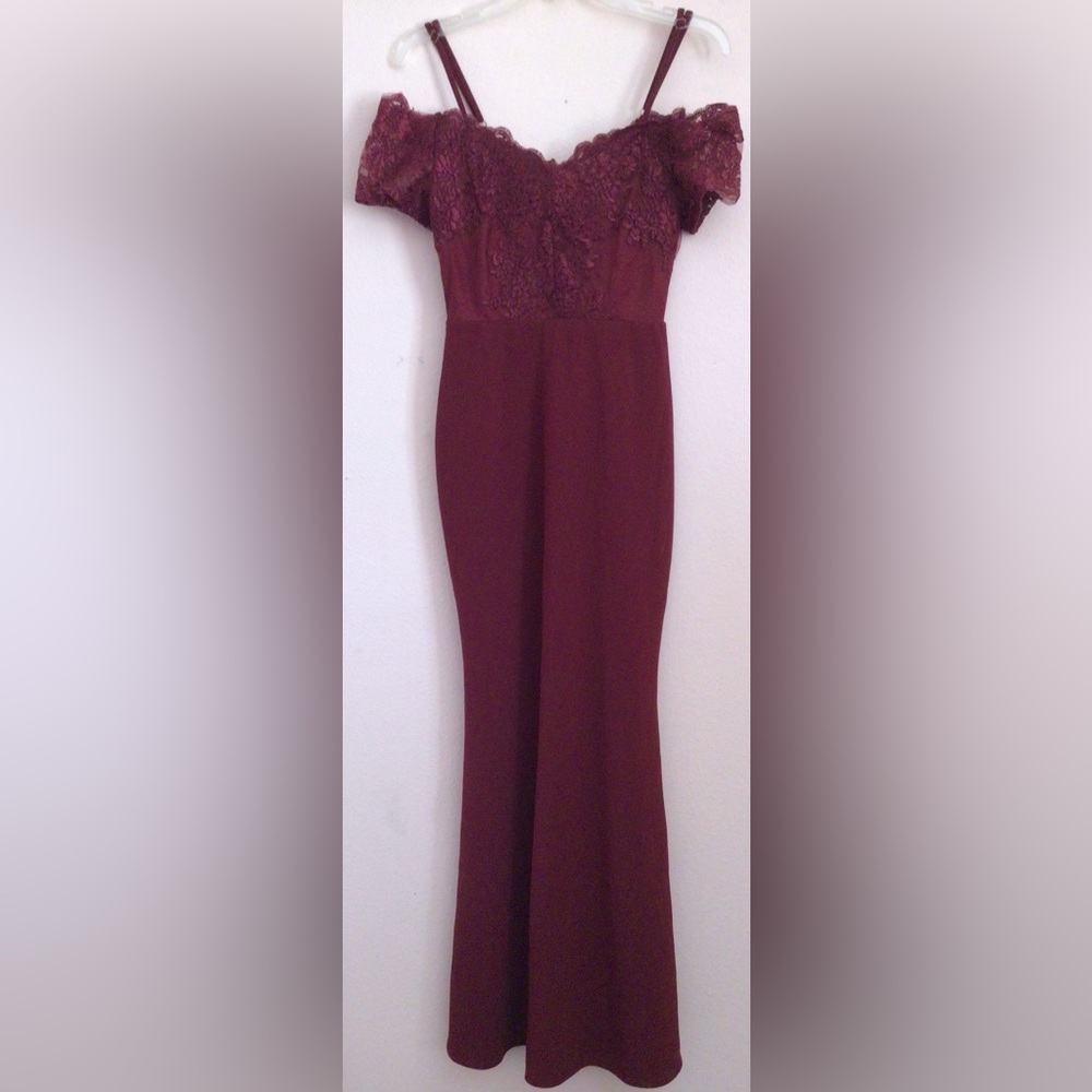 Fashion nova maroon formal maxi dress size small